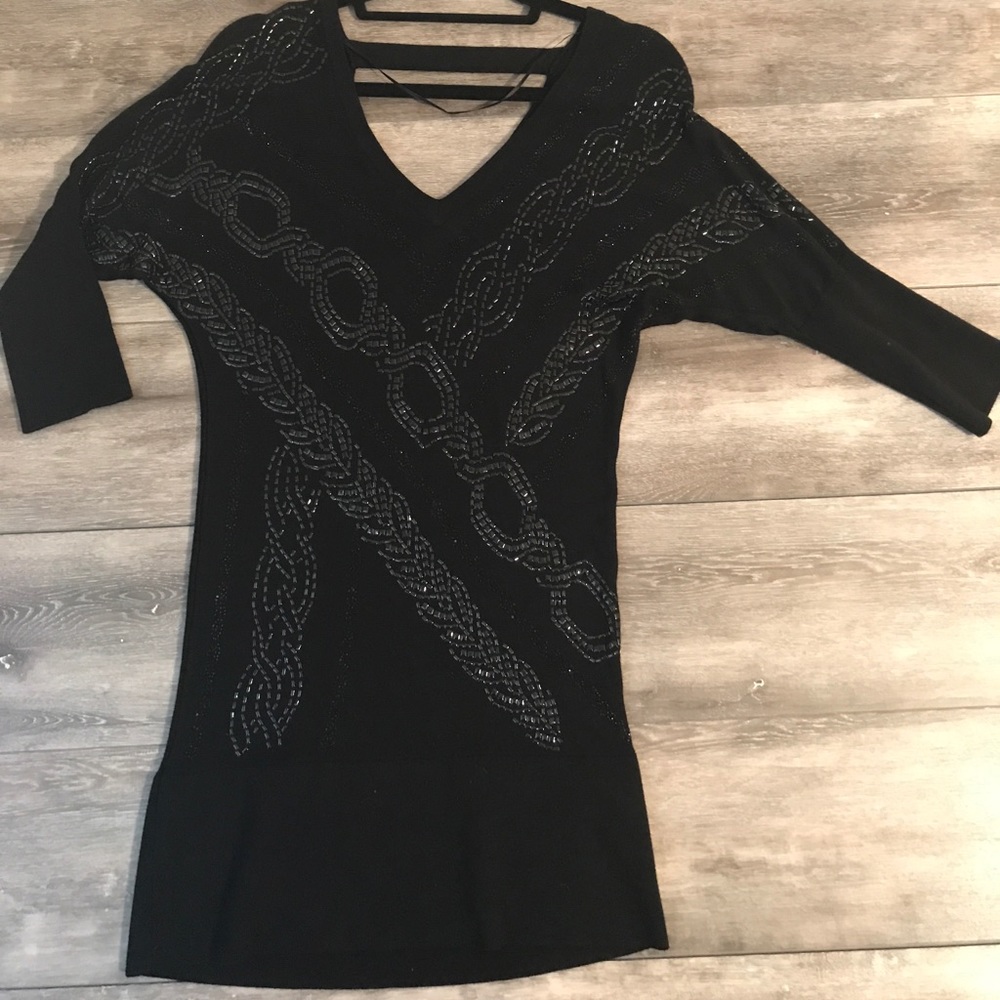 Cache embellished top